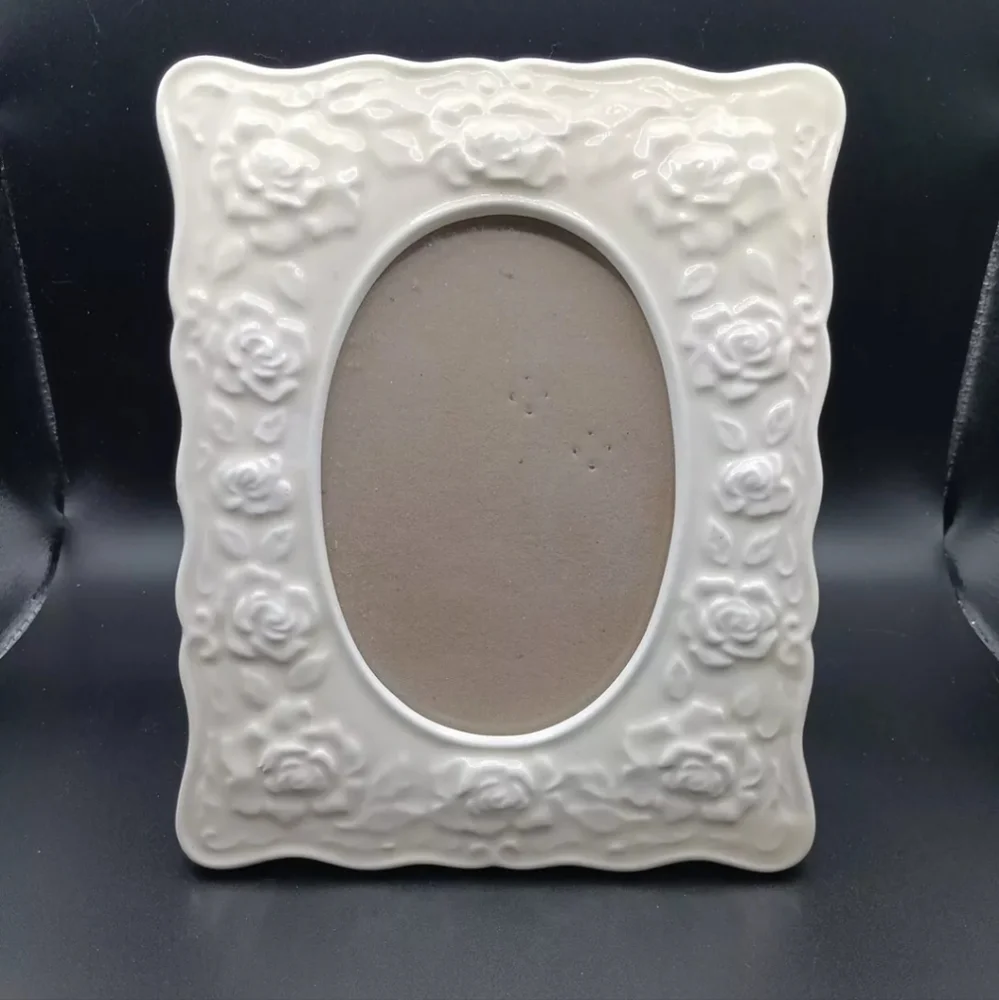 EUC Vintage Terragrafics White 3D Rose Ceramic Picture Frame!!